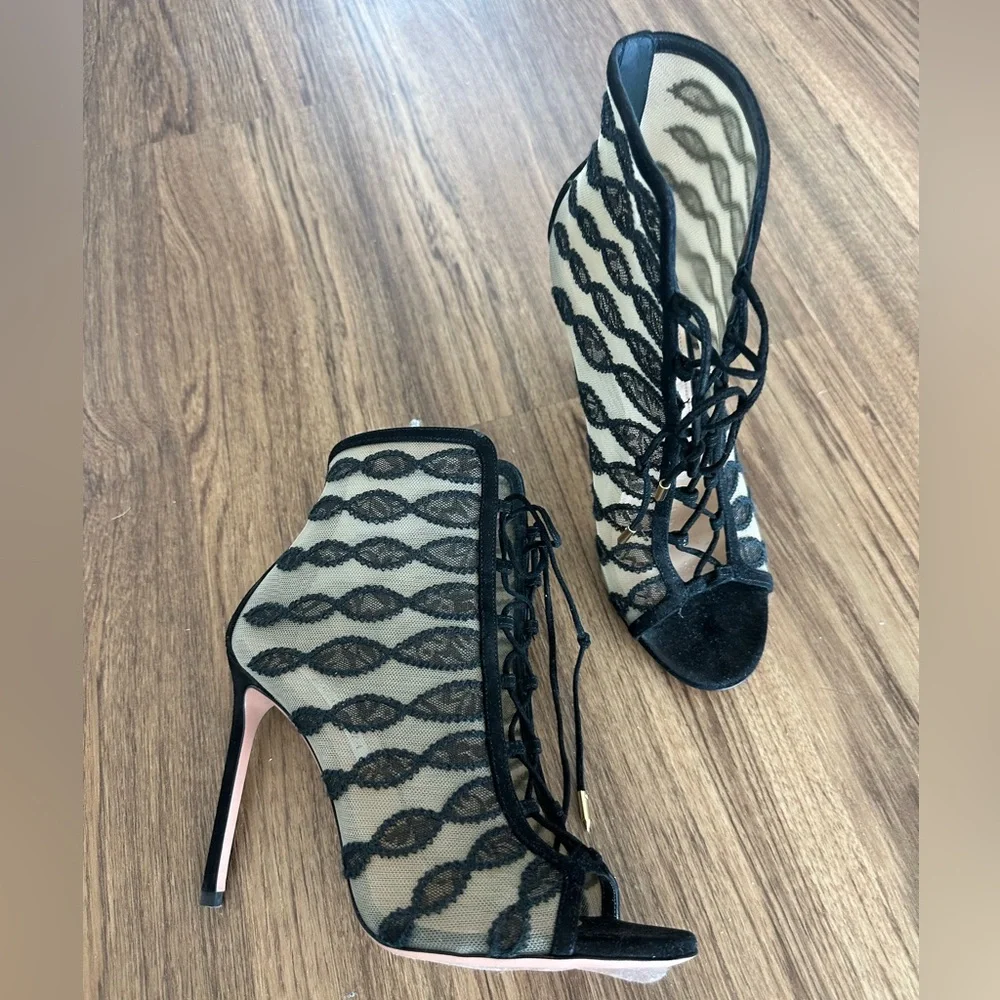 Aquazzura
105mm Chantilly pumps Elegant Black Lace Stiletto Heels - Picture 3 of 5